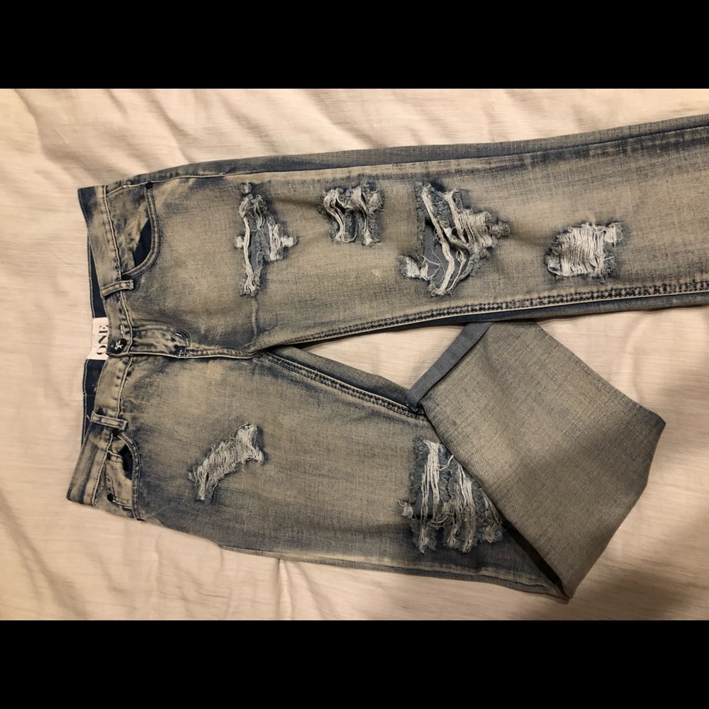Never worn One Teaspoon jeans.
